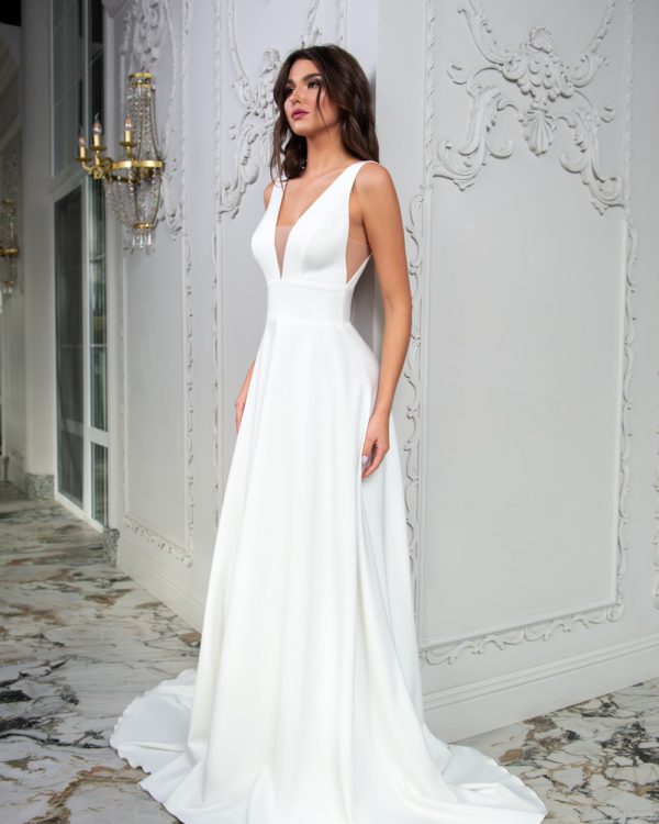 Standesamt Brautkleid mit breiten Trägern aus dehnbarem Stoff und langer Schleppe – Vorderansicht