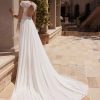 Brautkleid A-Linie mit tiefem Rückenausschnitt, Knopfleiste und fließendem Chiffon-Rock – Rückenansicht