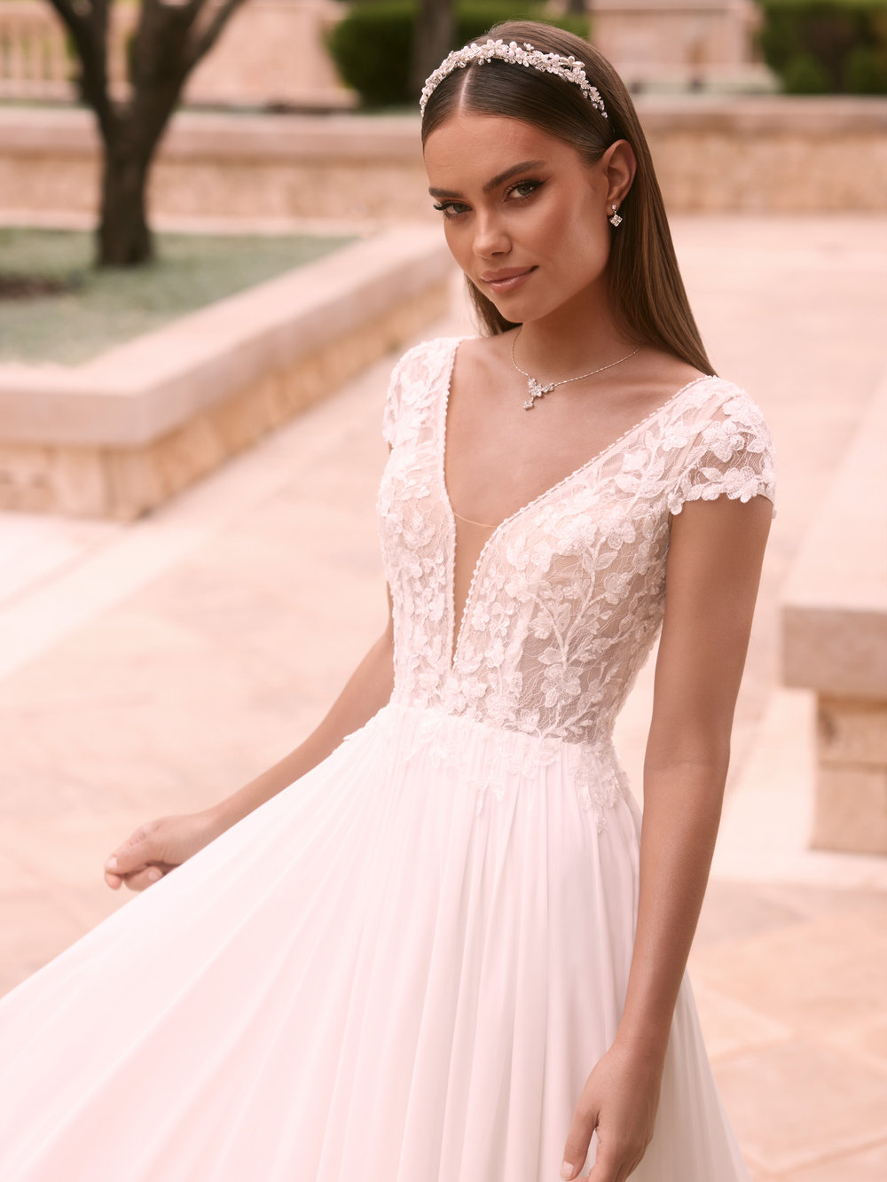 A-Linie Brautkleid mit transparenter Korsage und Spitze – Nahaufnahme von vorne