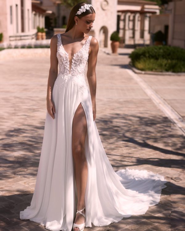 A-Linien Brautkleid mit Trägern, Chiffonrock und durchsichtiger Korsage, mkit Beinschlitz, frontal fotografiert