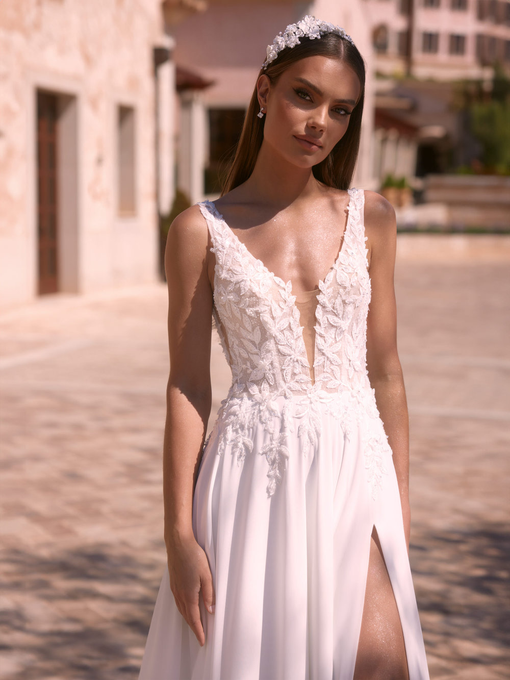 Nahaufnahme vom A-Linien Brautkleid mit durchsichtiger Korsage und zarter Spitze