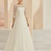 Brautkleid Boho & Vintage mit Spitzenoberteil und 3/4-Ärmeln in A-Linie – elegante Frontansicht