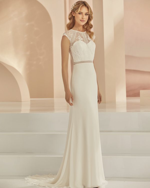Fit & Flare Brautkleid mit zartem Spitzenoberteil und eleganter Silhouette – Aufnahme von vorne