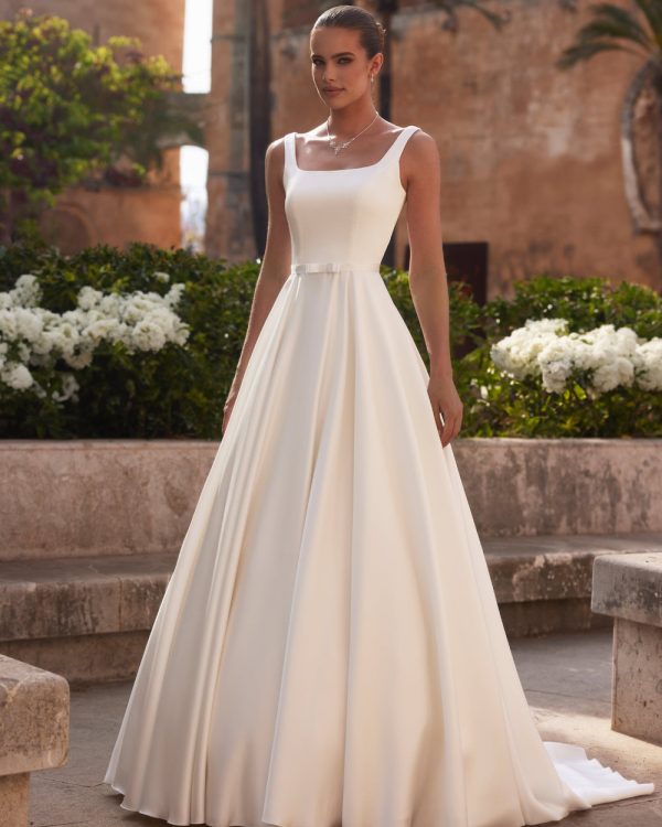 Standesamt Brautkleid in A-Linie aus Satin mit cleanem Look und breiten Trägern