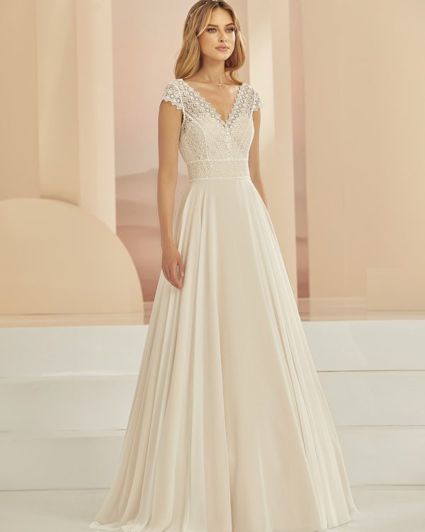 Brautkleid Boho & Vintage mit gehäkelter Spitze und Tüllrock, Vorderansicht