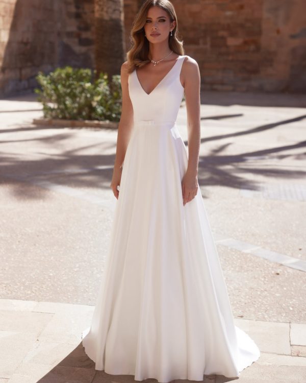 A-Linie Brautkleid mit tiefem V-Ausschnitt aus Chiffon, ideal für das Standesamt oder eine moderne Hochzeit