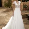 Boho & Vintage Brautkleid mit romantischer Spitze und zartem Chiffonrock in A-Linie