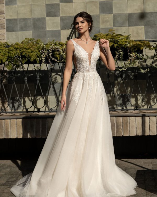 A-Linien-Brautkleid mit tiefem V-Ausschnitt und Tüllrock, elegantes Hochzeitskleid mit Spitze und femininer Silhouette