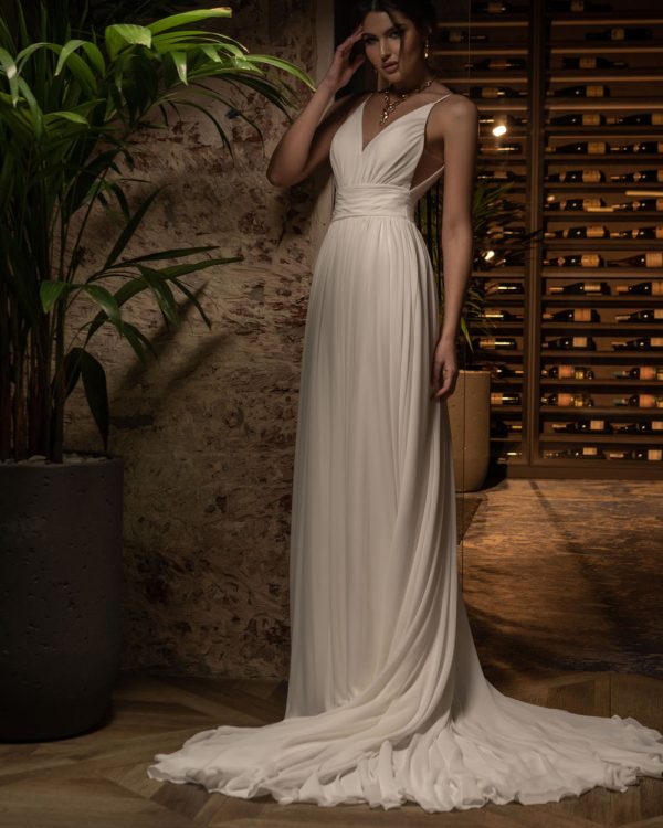 Standesamtsgeeignetes A-Linien-Brautkleid aus fließendem Chiffon mit V-Ausschnitt und schmalen Trägern