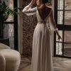 Brautkleid mit tiefem Rückenausschnitt, bestickter Taille und transparenten Ärmeln aus Chiffon