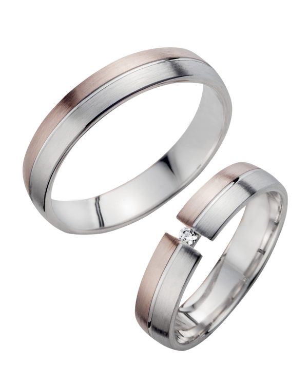 Modern designte Trauringe mit mittiger Rille, matt-glänzender Oberfläche und Brillantbesatz