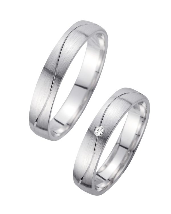 Trauringe mit Weißgold – elegante Eheringe mit mattierter Oberfläche und feinem Brillantbesatz