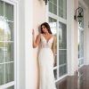 Fit & Flare Brautkleid in Ivory mit transparenter Korsage, Spitze und Schleppe – Vorderansicht