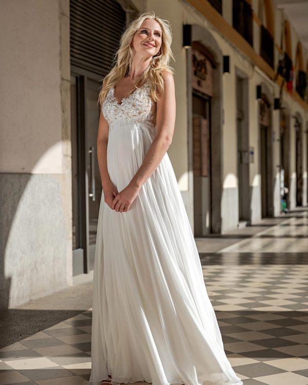 Umstandsbrautkleid mit floraler Spitze und fließendem Rock – ideal für schwangere Bräute