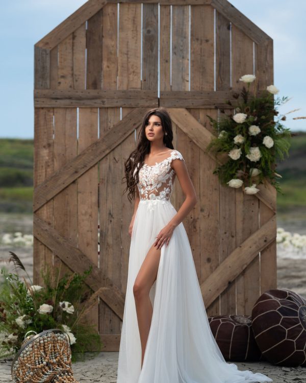 A-Linie Brautkleid mit Beinschlitz, Tüllrock und Tatoospitze – Vorderansicht